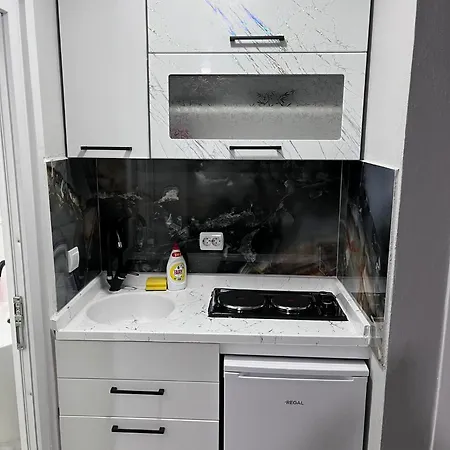 Yali Apartment *